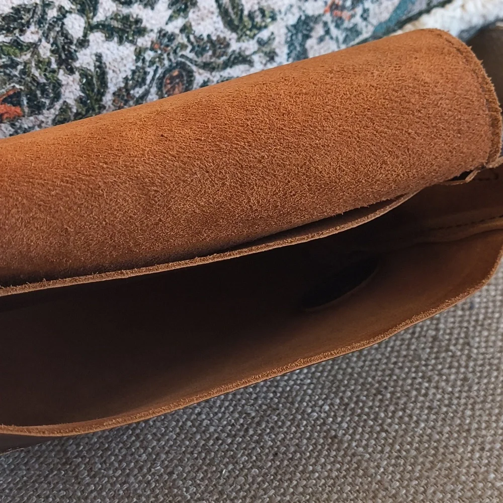 Portland Leather Goods Metro Crossbody - Picture 8 of 8